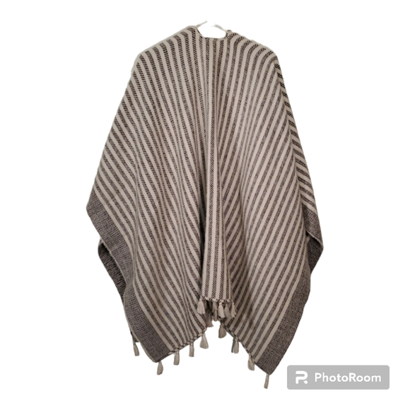 Soft knit poncho shawl 45 x 63 inches, striped, with fringe, ecru, brown, grey - Picture 2 of 6